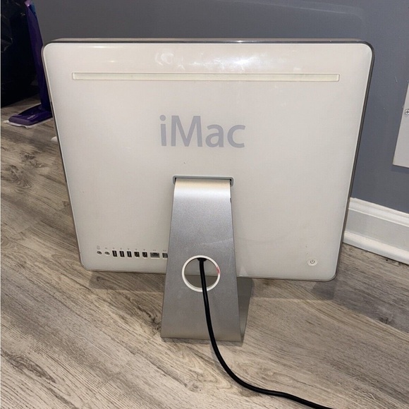 APPLE A1173, 17" iMac C2D @ 1.8GHz, 1GB RAM, No HDD. "B" - Picture 6 of 6